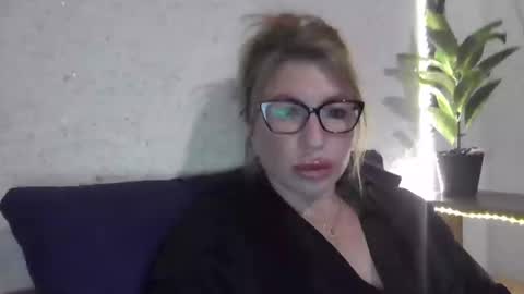 Snapshot of fox_red_lady7 chatting on March 9, 7:26 pm fox_red_lady7 online show from March 9, 7:26 pm