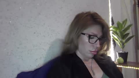 Snapshot of fox_red_lady7 chatting on January 26, 7:31 pm fox_red_lady7 online show from January 26, 7:31 pm