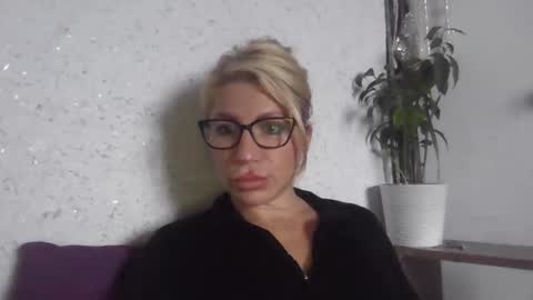 Snapshot of fox_red_lady7 chatting on October 18, 9:45 am fox_red_lady7 online show from October 18, 9:45 am