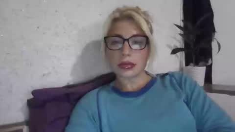 Snapshot of fox_red_lady7 chatting on October 2, 2:33 pm fox_red_lady7 online show from October 2, 2:33 pm