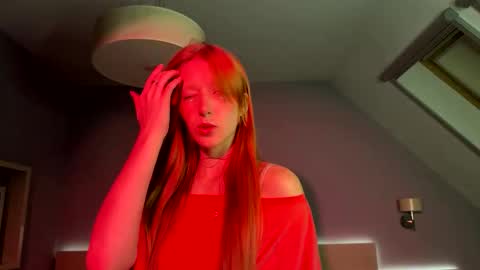 Snapshot of foxie_kiss chatting on September 21, 4:27 pm Hello world Feel free to follow online show from September 21, 4:27 pm