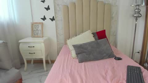 Snapshot of foxy200__ chatting on January 6, 7:56 pm Foxy online show from January 6, 7:56 pm