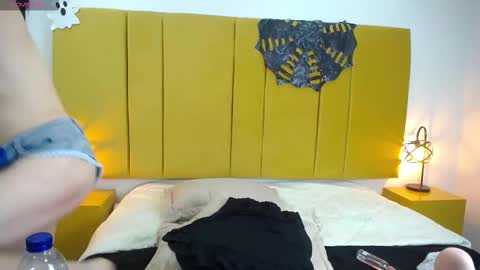 Foxy miilf online show from October 18, 3:37 pm