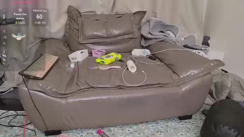 yiyi online show from March 30, 8:03 am