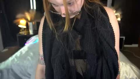 Maya online show from November 12, 2:48 pm