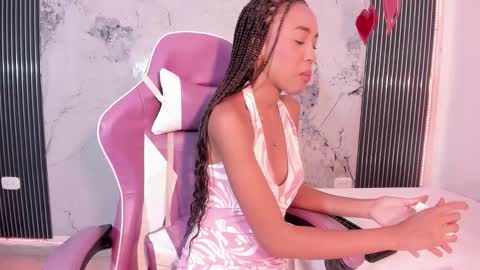 Laura online show from February 20, 7:58 pm