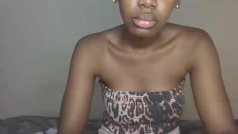 freaky_beauty online show from April 18, 3:31 am