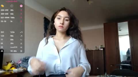 Mia online show from November 9, 9:49 am