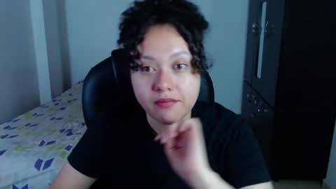 Snapshot of freud_x_louise1 chatting on January 15, 7:05 am Louise online show from January 15, 7:05 am