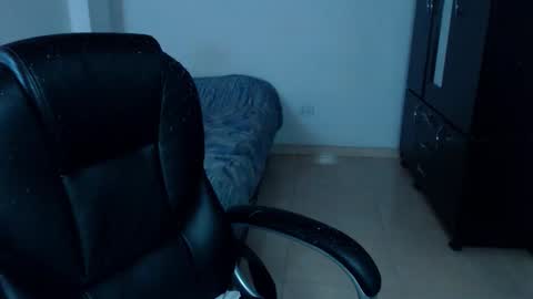 Snapshot of freud_x_louise1 chatting on September 15, 12:08 am Louise online show from September 15, 12:08 am