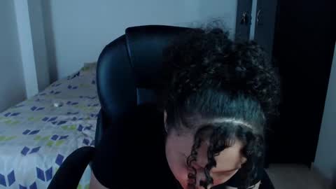 Snapshot of freud_x_louise1 chatting on March 5, 4:24 am Louise online show from March 5, 4:24 am