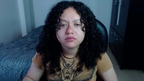 Snapshot of freud_x_louise1 chatting on December 7, 6:54 am Louise online show from December 7, 6:54 am