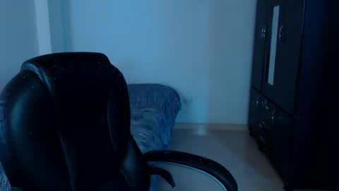 Snapshot of freud_x_louise1 chatting on October 16, 12:08 pm Louise online show from October 16, 12:08 pm