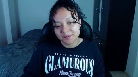 Snapshot of freud_x_louise1 chatting on December 24, 2:10 am Louise online show from December 24, 2:10 am