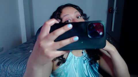 Snapshot of freud_x_louise1 chatting on December 6, 5:20 am Louise online show from December 6, 5:20 am