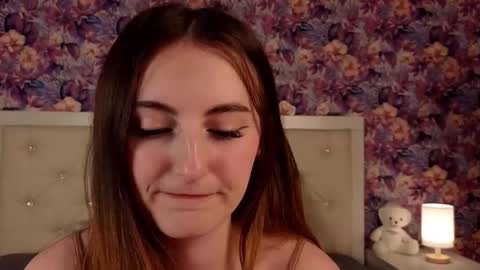 Snapshot of freyabyrne chatting on October 19, 12:18 pm Freya online show from October 19, 12:18 pm