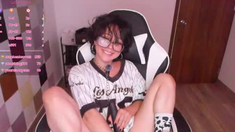 frida_lassi_ online show from April 18, 4:42 pm