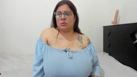 Snapshot of fromheaven_ chatting on October 24, 8:27 pm Lucy online show from October 24, 8:27 pm