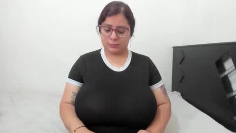 Snapshot of fromheaven_ chatting on October 28, 7:41 pm Lucy online show from October 28, 7:41 pm