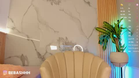   Independent model online show from November 16, 1:33 pm