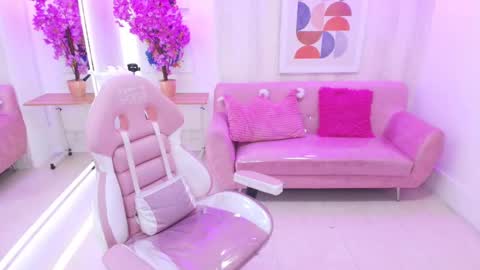Snapshot of gabby_evanns chatting on October 17, 12:08 pm gabby_evanns online show from October 17, 12:08 pm
