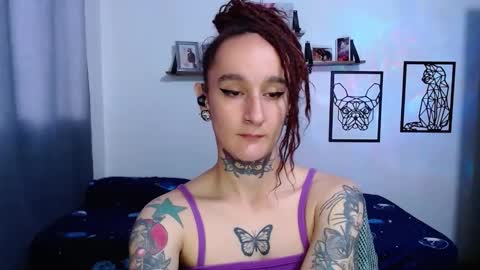 Snapshot of gabby_moon09 chatting on October 13, 12:41 pm gabby_moon09 online show from October 13, 12:41 pm