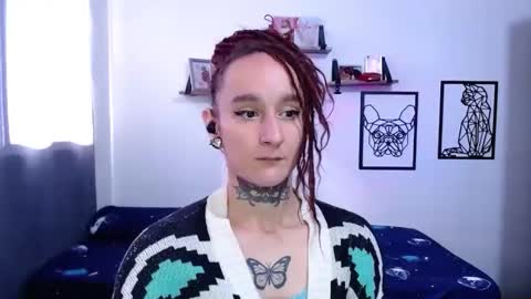 Snapshot of gabby_moon09 chatting on October 16, 1:14 pm gabby_moon09 online show from October 16, 1:14 pm