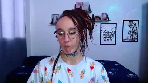 Snapshot of gabby_moon09 chatting on October 14, 12:52 pm gabby_moon09 online show from October 14, 12:52 pm