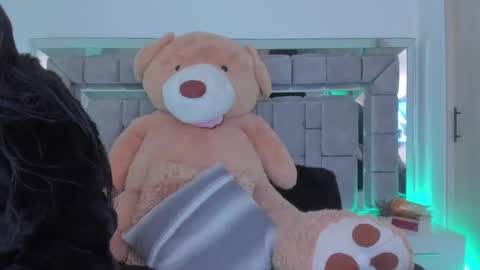 Gabriela Montes online show from December 8, 5:50 am