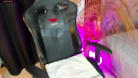   online show from September 18, 1:20 pm