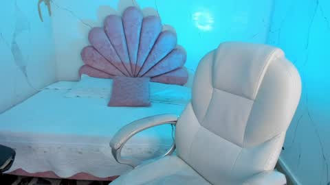 Gaby Owens  online show from April 15, 10:43 pm