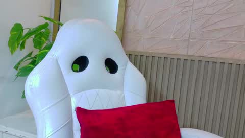 gaviluc_ online show from April 23, 12:29 pm