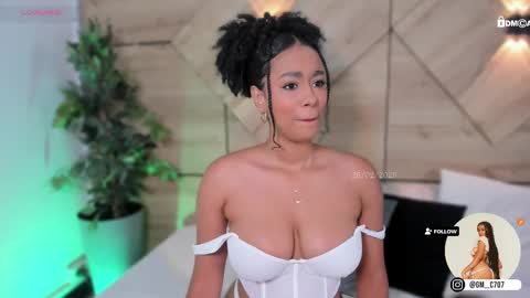 Snapshot of gemmacarter_ chatting on February 26, 7:51 pm online show from February 26, 7:51 pm