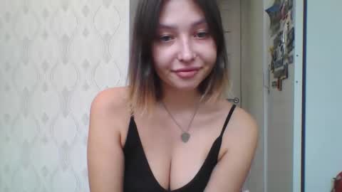 genev__ievee online show from October 31, 9:13 am