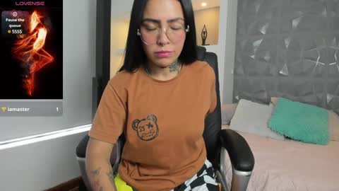 Snapshot of georgina_vega chatting on December 19, 3:52 pm Georgina online show from December 19, 3:52 pm