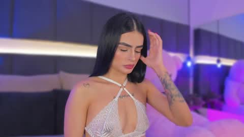 Snapshot of georginna_sins chatting on December 3, 12:00 am Kendal online show from December 3, 12:00 am