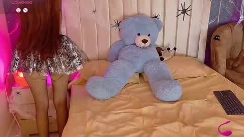    online show from October 31, 3:27 pm