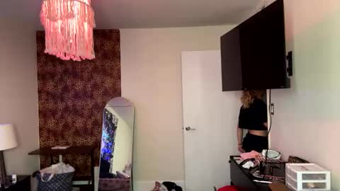 gigilovesyou1997 online show from May 20, 8:00 am