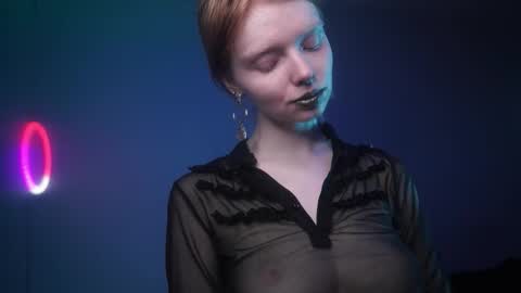        im expecting 350 thumbs up on my altar   online show from October 9, 10:25 pm