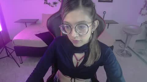 ginny11_ online show from March 19, 12:53 pm