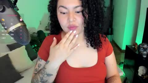 Snapshot of girl_inline chatting on October 6, 1:11 am girl_inline online show from October 6, 1:11 am