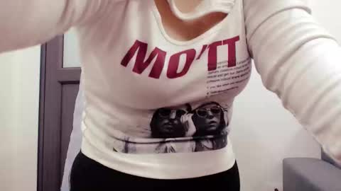 girlhanoi online show from February 8, 1:37 pm