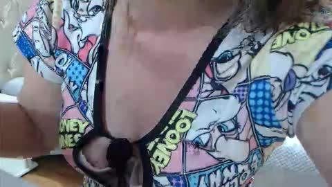 Victoria online show from December 15, 1:44 am