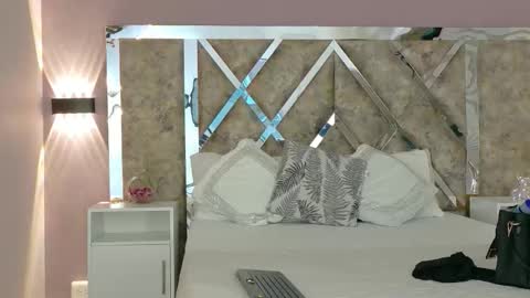     online show from November 22, 11:02 am