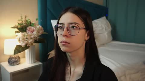 Agness online show from February 3, 2:00 pm