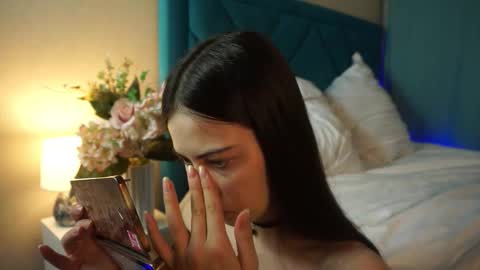 Agness online show from December 2, 3:25 pm