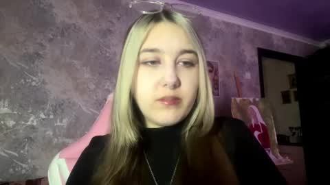 Kelly online show from April 15, 2:06 pm