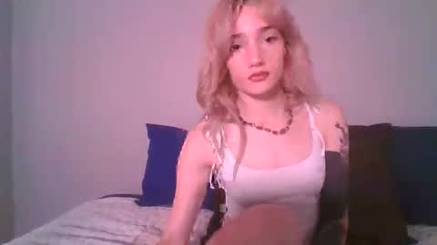 GloomieBear online show from April 20, 12:13 am