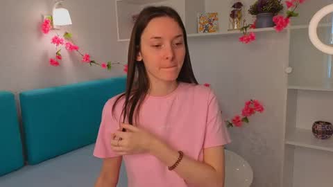 Mia online show from May 21, 8:12 am