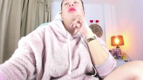 Snapshot of goddessjessica_roger chatting on October 7, 5:12 am Goddess Jessica and slave Roger online show from October 7, 5:12 am